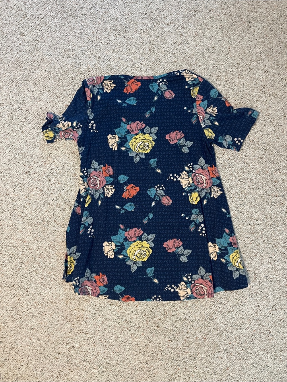 LuLaRoe Women's Tees Bundle - Purple, Olive Green, Royal Blue, Navy Floral, Rust - Picture 11 of 12